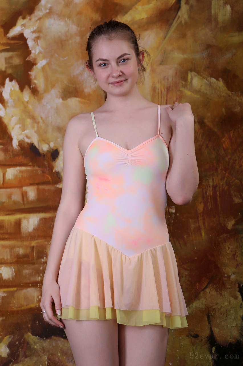 [243P] Bella彩色连衣裙写真