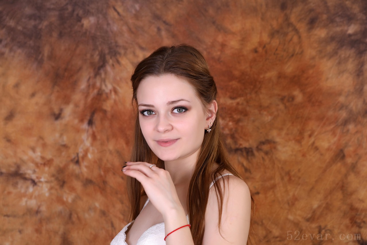 Lauren白色泳装写真