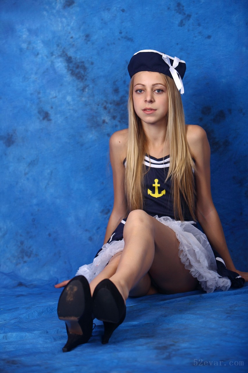 Anastasia洛丽塔白裙写真