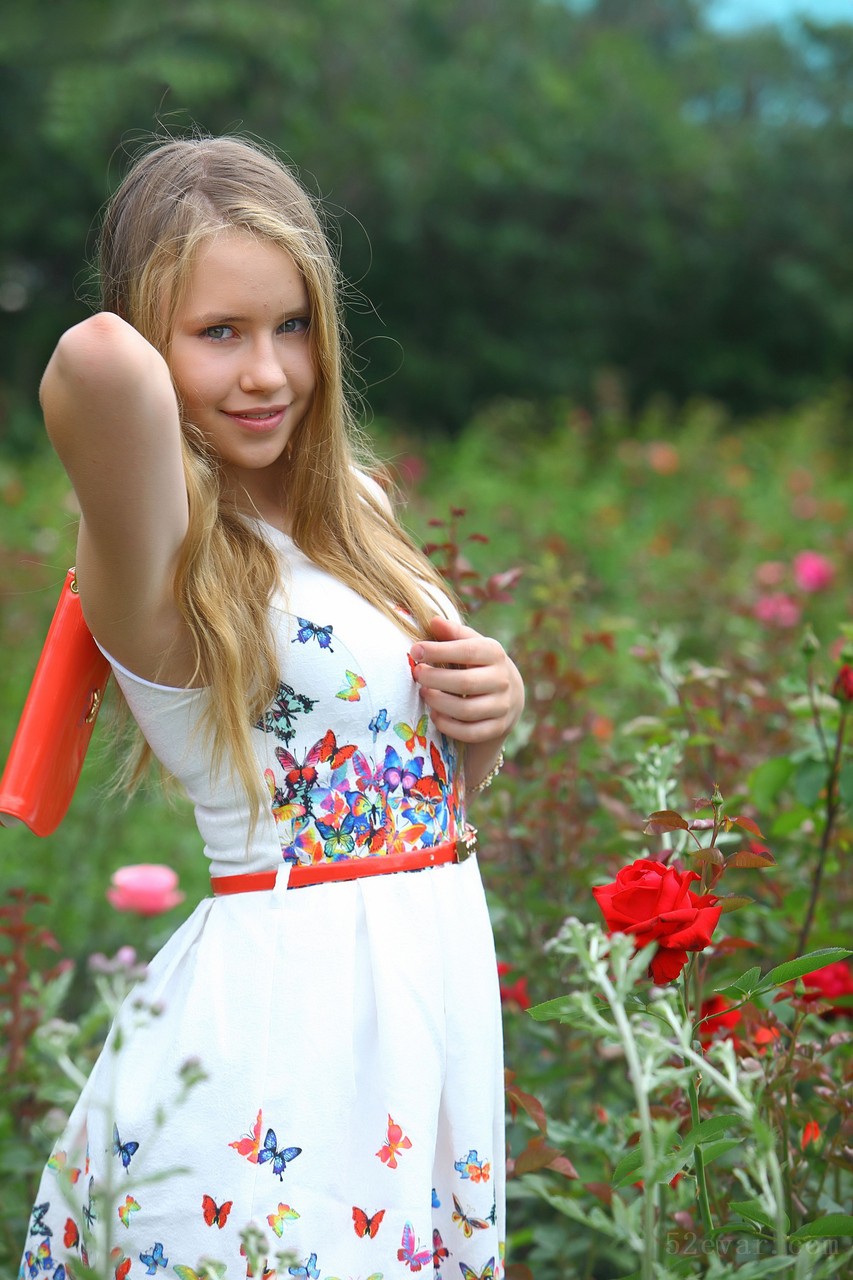 [125P] Hanna户外花丛写真