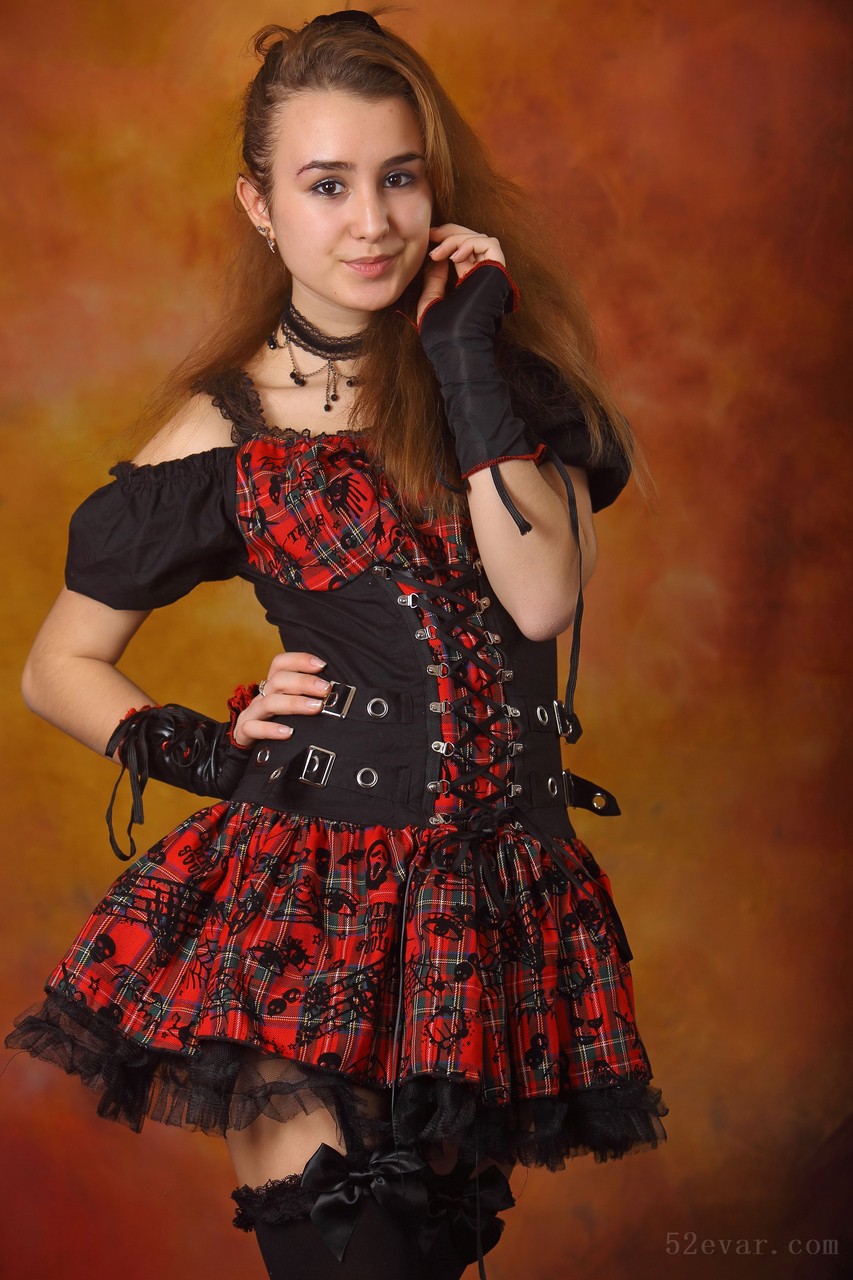 [169P] Yuliya黑色裙子写真